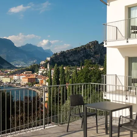 بيت ضيافة Vistalago Torbole 4*