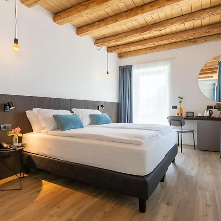 بيت ضيافة Vistalago Torbole 4*