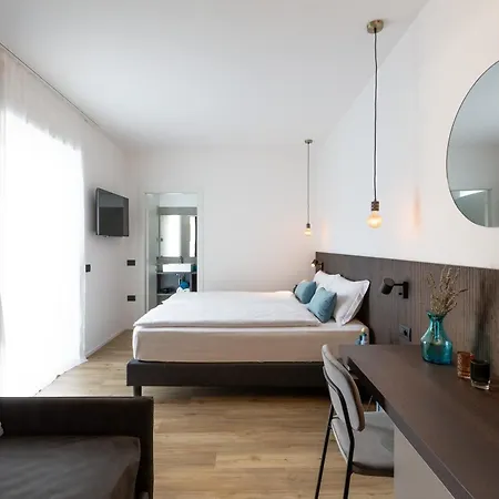 بيت ضيافة Vistalago Torbole 4*