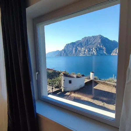 بيت ضيافة Vistalago Torbole 4*